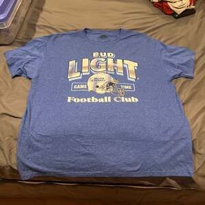 Pre owned Bud Light T-Shirt Mens XL Beer Game Time Football Club #82 Graphic Tee